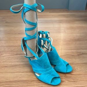 Brand new and such a beautiful color lace ups!